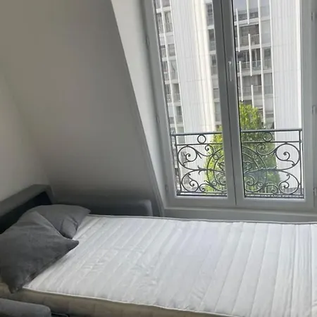 Bright With Balcony Apartament